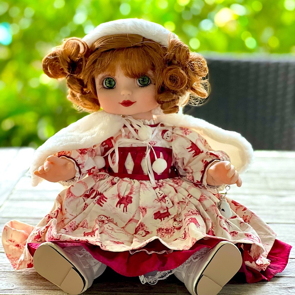Beautiful collectible doll, new without tags